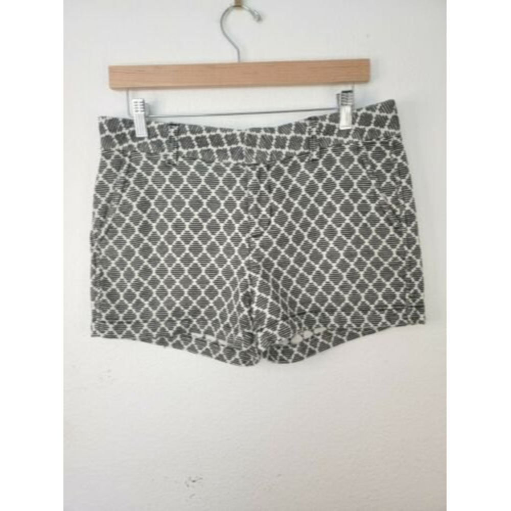 Khakis By GAP Women’s City 3" and White Shorts -  Black and White Size 4